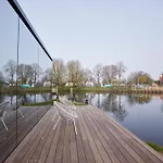 Campsite Hannah Mirror Tiny House 's-Hertogenbosch (Den Bosch)