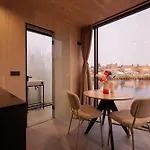 Hannah Mirror Tiny House Campsite 's-Hertogenbosch (Den Bosch)