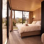 Hannah Mirror Tiny House *