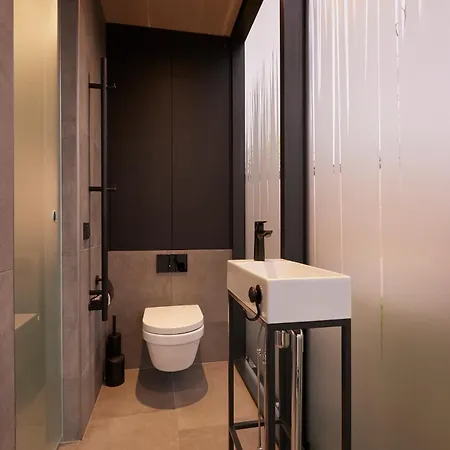 Hannah Mirror Tiny House Campsite 's-Hertogenbosch (Den Bosch)