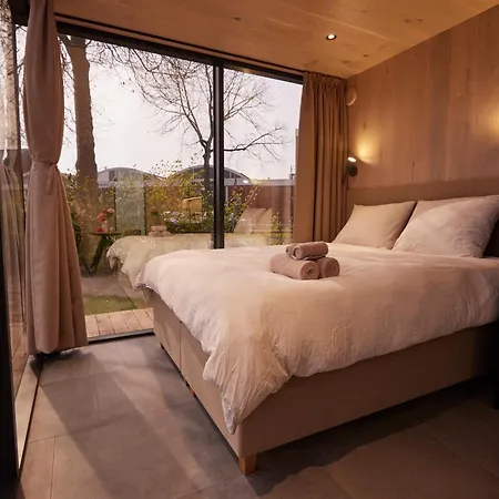Campsite Hannah Mirror Tiny House 's-Hertogenbosch (Den Bosch)