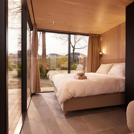 Hannah Mirror Tiny House *