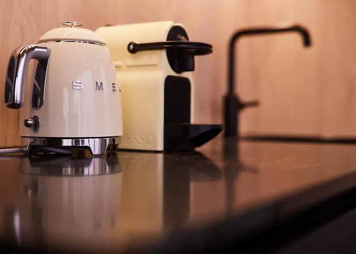 Hannah Mirror Tiny House *