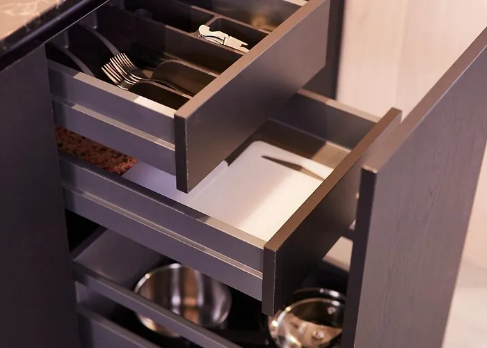 Hannah Mirror Tiny House *