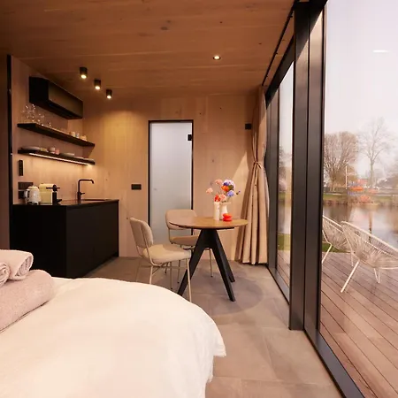 Hannah Mirror Tiny House 营地 *